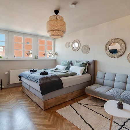 Boho Design Studio - Historic City Center With Free Parking & Aircon By Hero Homes Graz Exterior photo