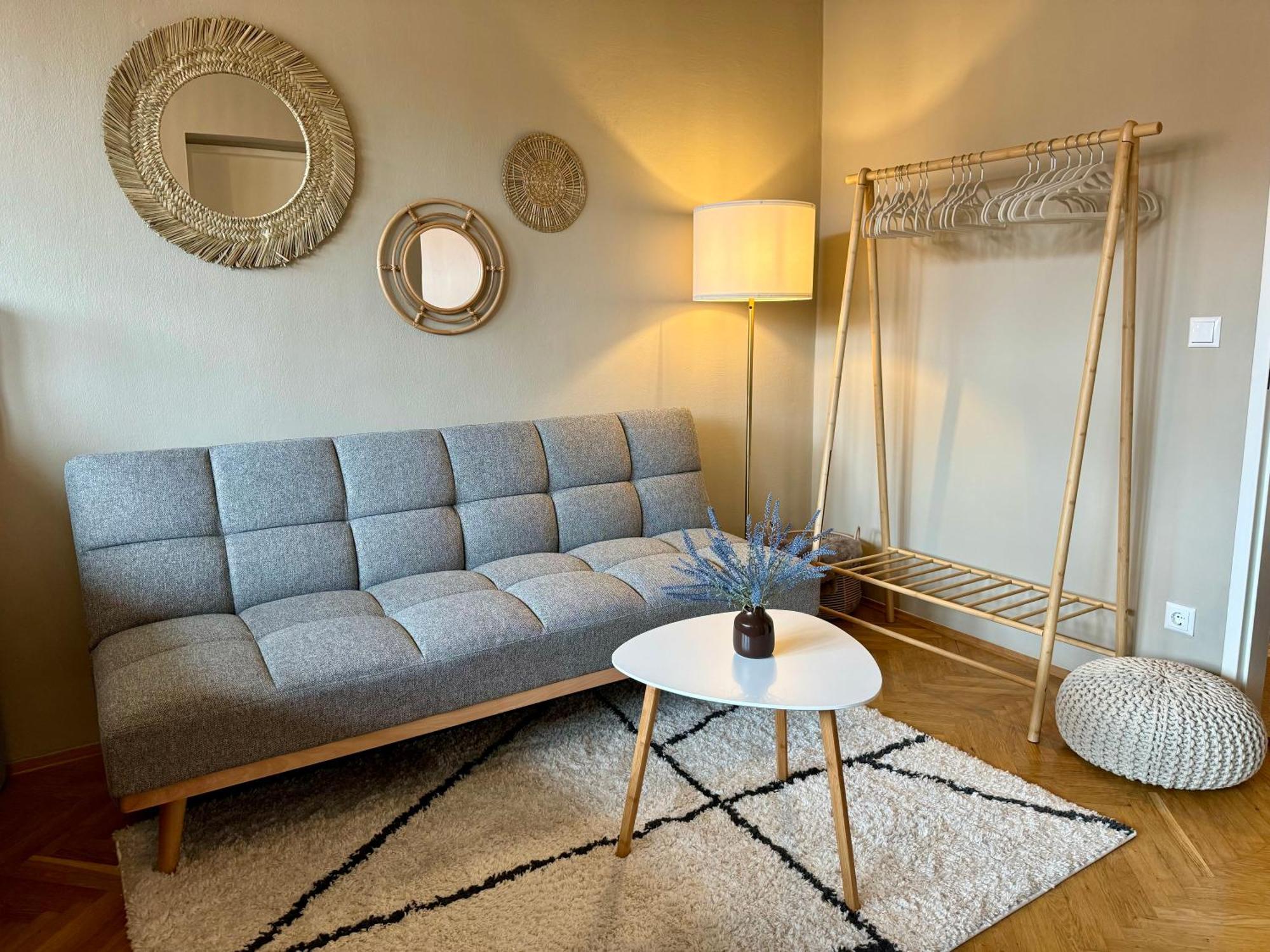 Boho Design Studio - Historic City Center With Free Parking & Aircon By Hero Homes Graz Exterior photo