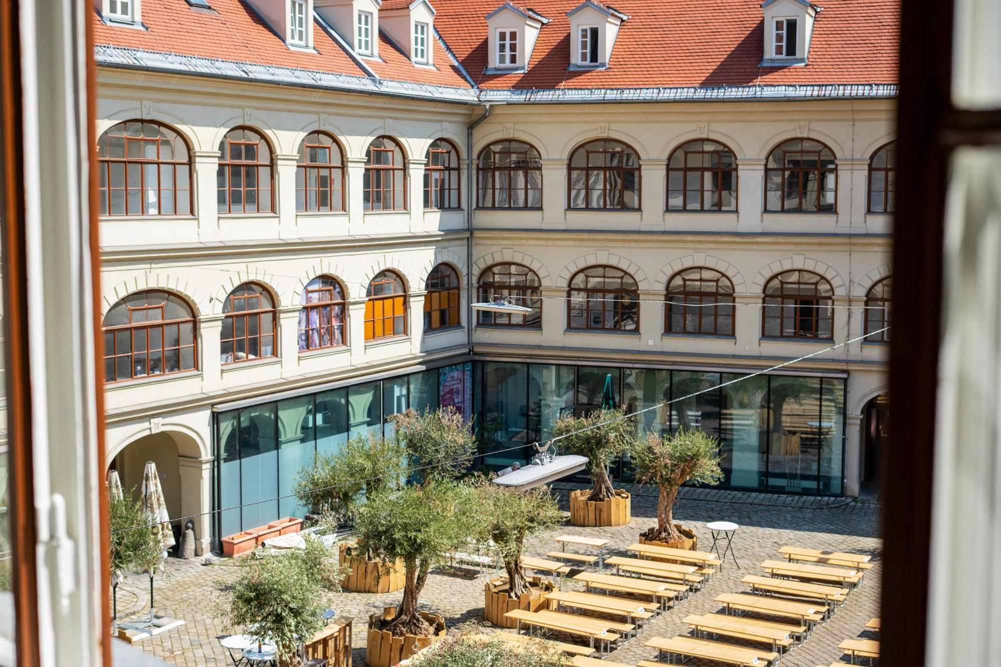 Boho Design Studio - Historic City Center With Free Parking & Aircon By Hero Homes Graz Exterior photo