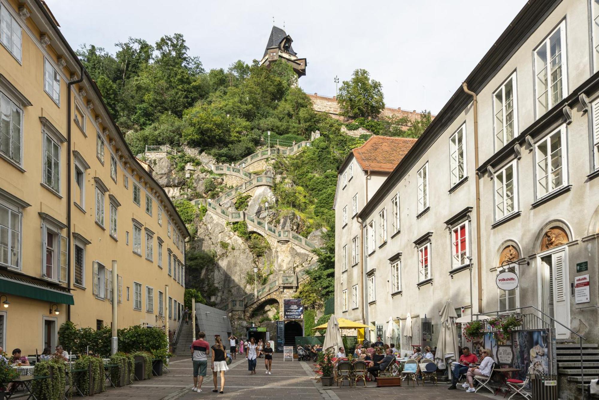 Boho Design Studio - Historic City Center With Free Parking & Aircon By Hero Homes Graz Exterior photo
