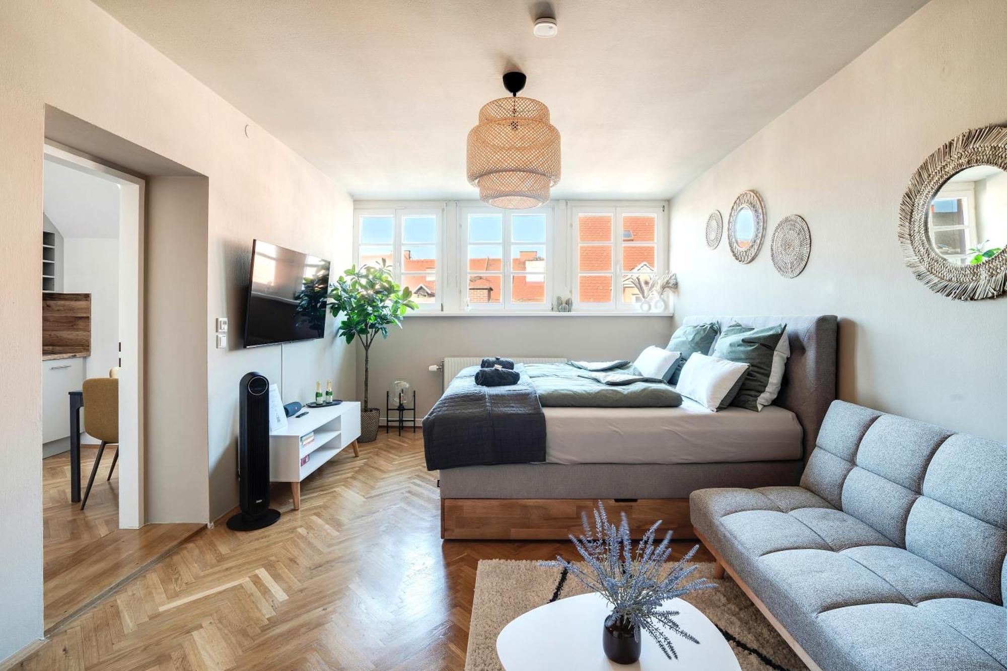 Boho Design Studio - Historic City Center With Free Parking & Aircon By Hero Homes Graz Exterior photo